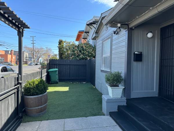 2BR/1BA Single Family House · Richmond photo 2