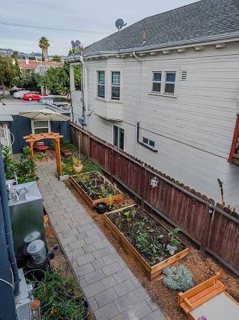 2BR/2BA Single Family House · Oakland photo 3