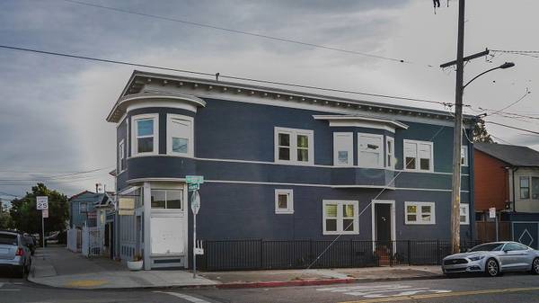 2BR/2BA Single Family House · Oakland photo 2