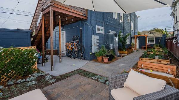2BR/2BA Single Family House · Oakland photo 5