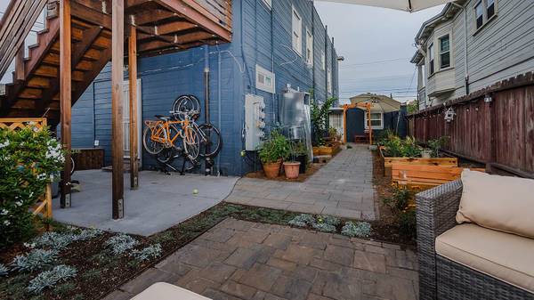 2BR/2BA Single Family House · Oakland photo 4