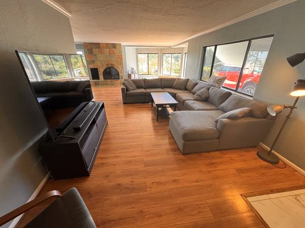 3BR/2BA Single Family House · Redwood City photo 3