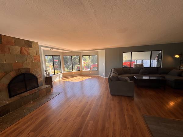 3BR/2BA Single Family House · Redwood City photo 4