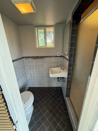0BR/1BA In Law Adu · Redwood City photo 5