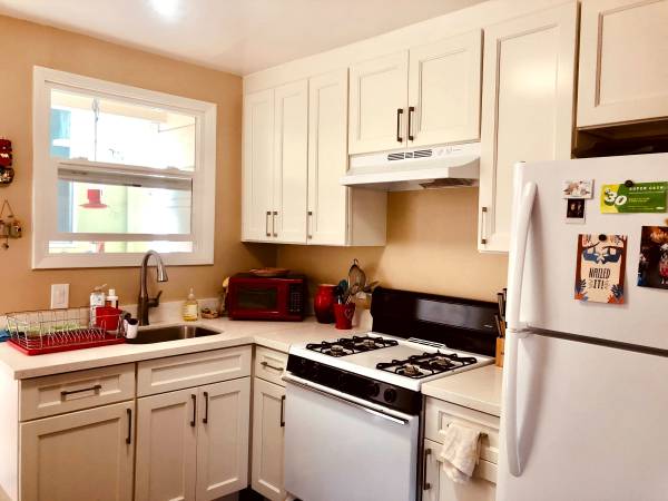 2BR/1BA Apartment on B Kains Ave · Albany photo 3