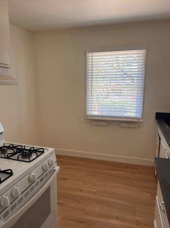 1BR/1BA Duplex on 4th Avenue · Boyes Hot Springs photo 3
