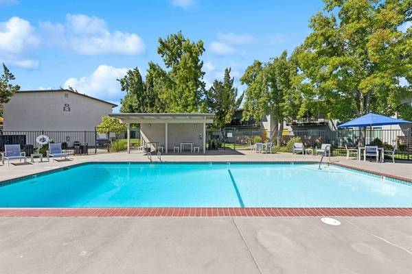 Apartments on Alaska Avenue · Fairfield