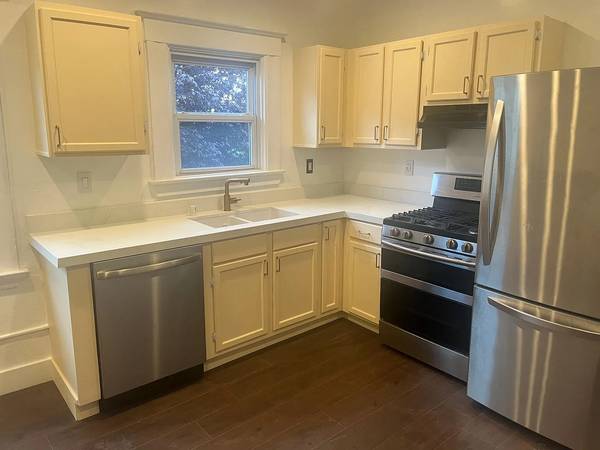 1BR/1BA Duplex on 60th St · Oakland photo 4