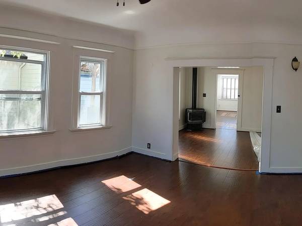 1BR/1BA Duplex on 60th St · Oakland