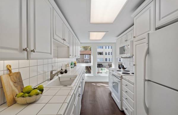 2BR/2BA Condo on Pacific Ave · San Francisco photo 4