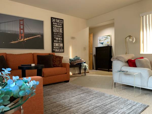 3BR/2BA Single Family House · Mountain View photo 3