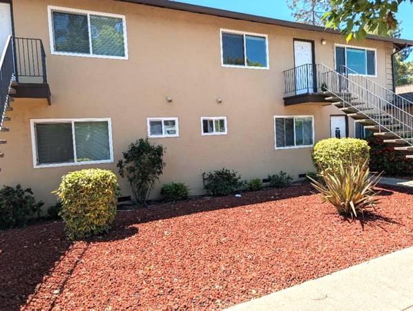 2BR/2BA Apartment on Wilton Drive Unit 3 · Campbell photo 2