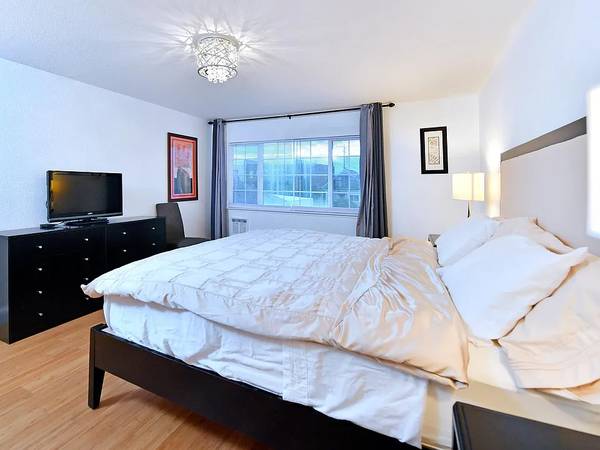 3BR/2BA Flat on 48th Ave · San Francisco photo 3