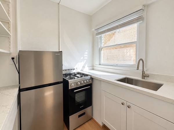 0BR/1BA Apartment on O'Farrell St - 5 · San Francisco photo 4