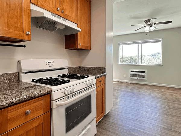 2BR/2BA Apartment on University Ave · Los Gatos photo 3