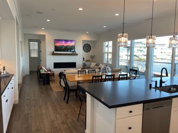 4BR/5BA Single Family House · Bethel Island photo 4