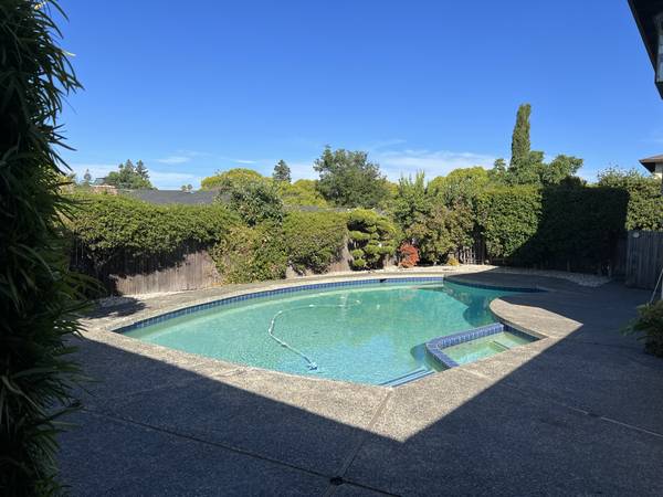 3BR/3BA Single Family House on Doris Ct · Redwood City photo 3
