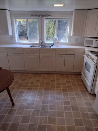 1BR/1BA Apartment on Wilson St Apt B · Petaluma photo 5