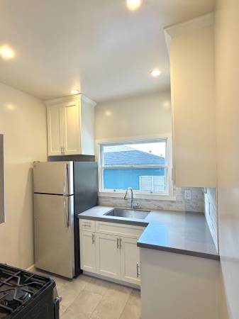 1BR/1BA Apartment on Stow · Oakland photo 3