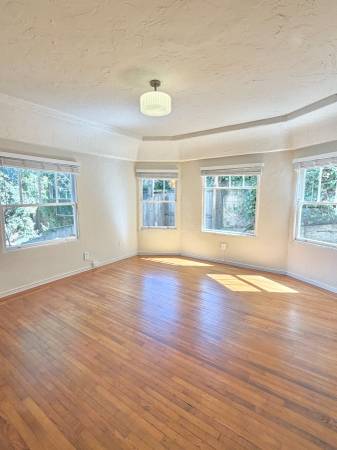 1BR/1BA Apartment on Stow · Oakland photo 2
