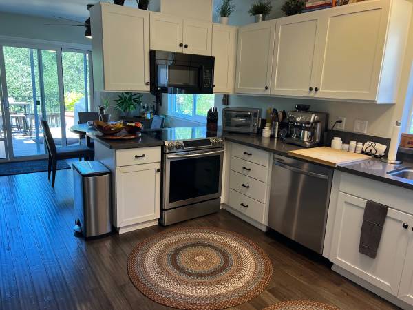 3BR/3BA Townhouse · Scotts Valley photo 3