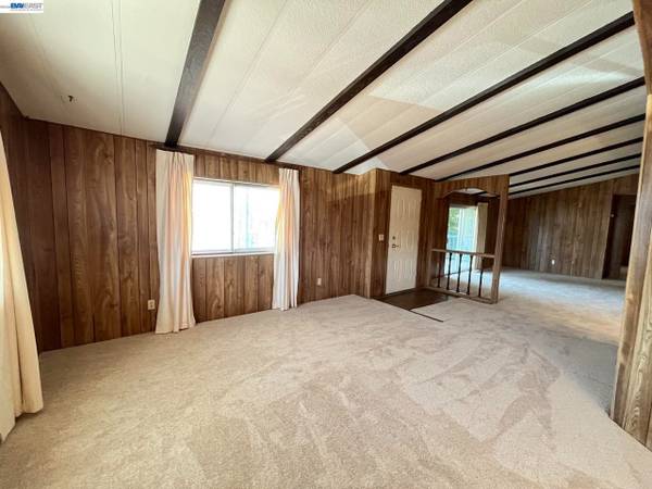 2BR/2BA Single Family House · Union City photo 3