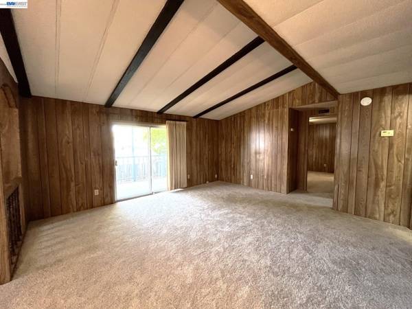 2BR/2BA Single Family House · Union City photo 5