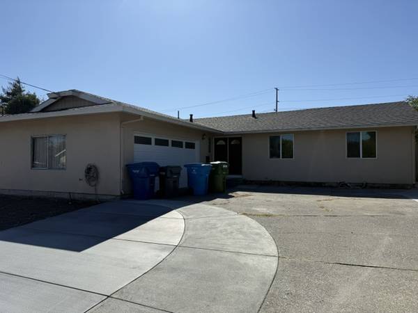 4BR/2BA Single Family House on Rocca Dr · Petaluma