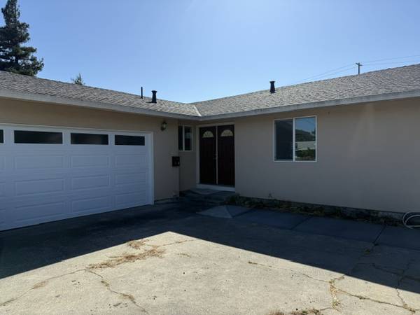 4BR/2BA Single Family House on Rocca Dr · Petaluma photo 2