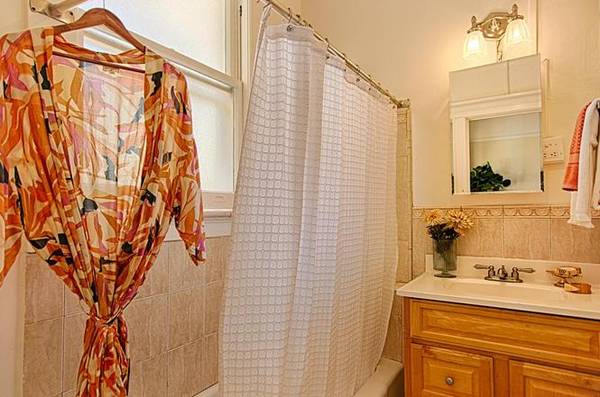 1BR/1BA Condo on High Street · Santa Cruz photo 2