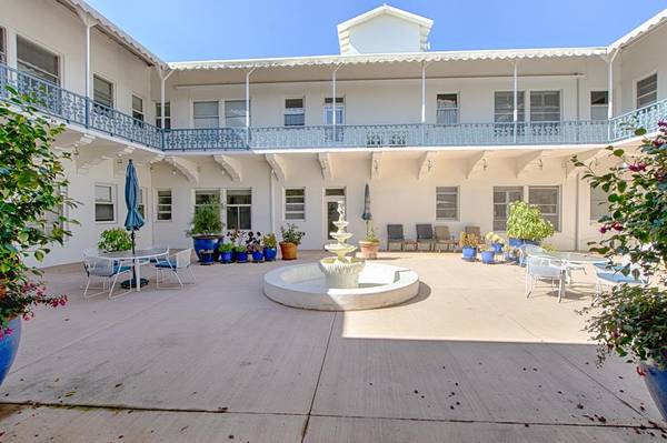 1BR/1BA Condo on High Street · Santa Cruz