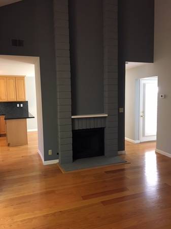 2BR/2BA Townhouse on Silver Oak Lane · Cupertino photo 3