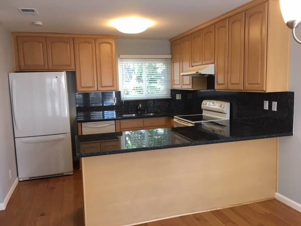 2BR/2BA Townhouse on Silver Oak Lane · Cupertino photo 4