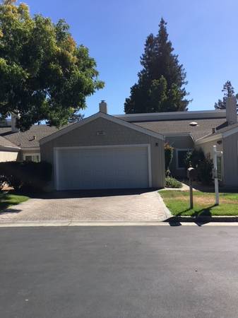 2BR/2BA Townhouse on Silver Oak Lane · Cupertino photo 2
