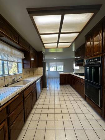3BR/2BA Single Family House · Oakland photo 5
