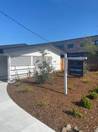 2BR/1BA Duplex on 1st St West · El Verano photo 5