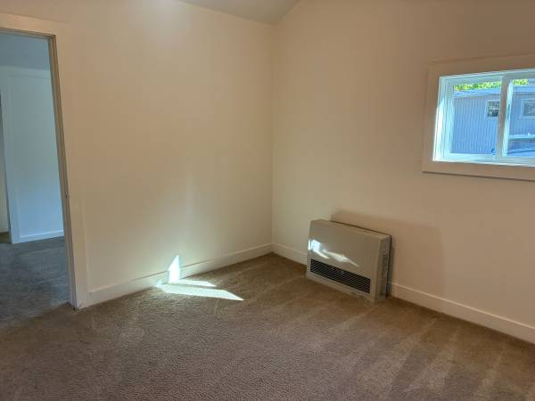2BR/1BA Single Family House on Arnold Dr · Eldridge photo 4
