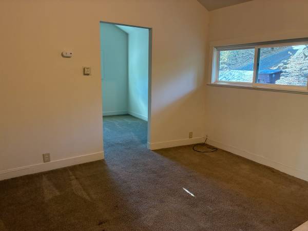 2BR/1BA Single Family House on Arnold Dr · Eldridge photo 3