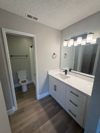3BR/2BA Apartment · Larkspur photo 4