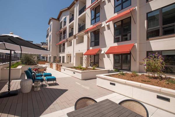 Apartments on S Delaware St · San Mateo photo 3