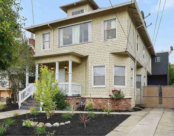 3BR/2BA Duplex · Oakland