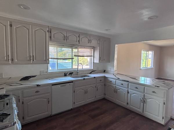3BR/2BA Duplex · Oakland photo 3