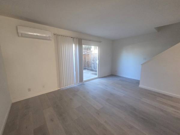 2BR/2BA Townhouse · Pleasanton photo 2