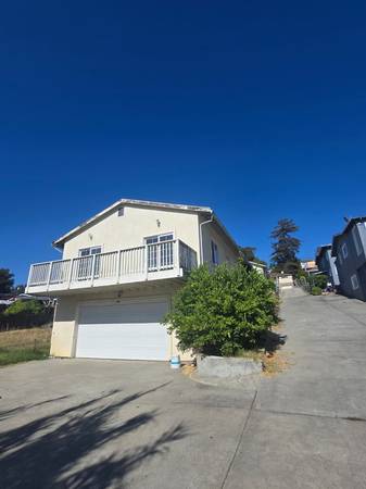 4BR/2BA Single Family House · Oakland