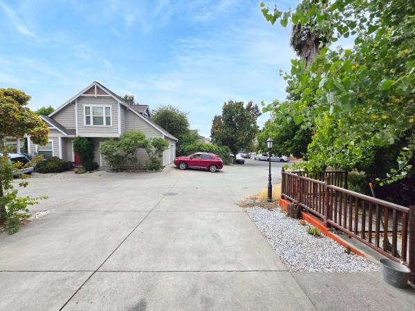 2BR/1BA Townhouse on Hickory Street · Santa Rosa photo 4