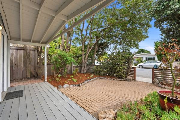 3BR/2BA Single Family House · Santa Cruz photo 2