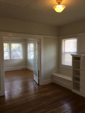 1BR/1BA Apartment · Oakland photo 3