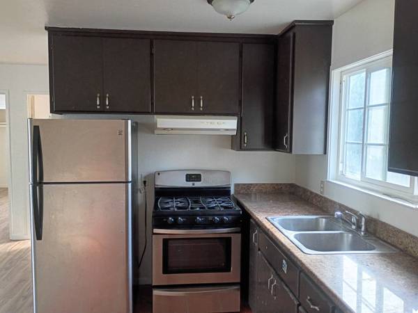 2BR/1BA Apartment · Watsonville photo 2