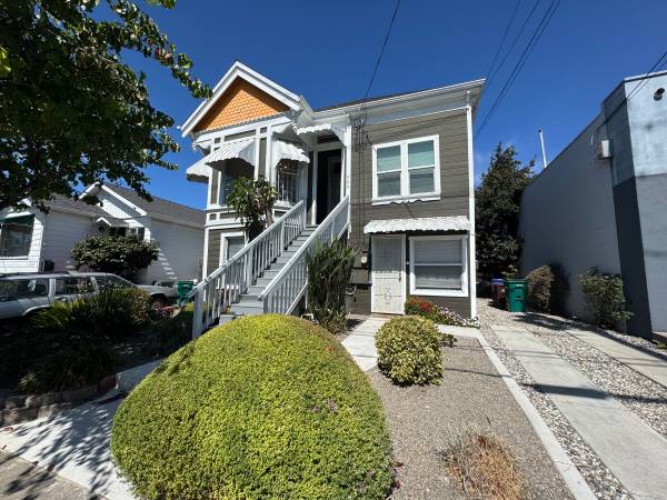 2BR/1BA Duplex on 57th Street · Emeryville