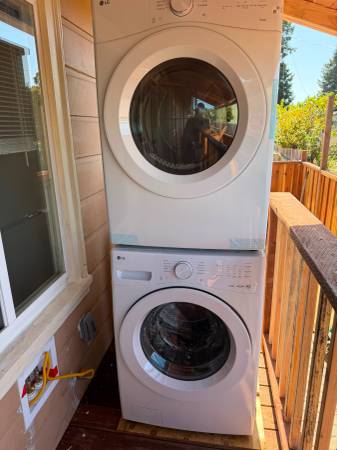 2BR/1BA Single Family House on Agnes Ln · Hayward photo 3